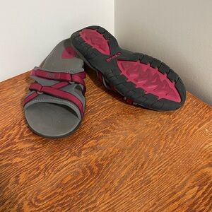 TEVA slides , size 8